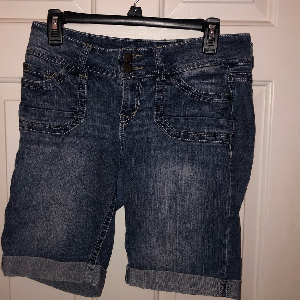 Size 7 wallflower Jean shorts